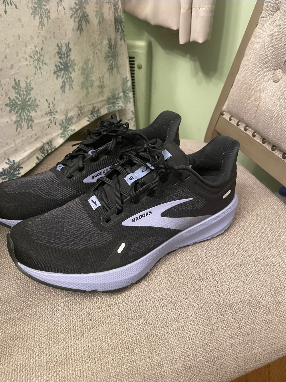 Brooks Launch GTS Women’s Running Shoes — Black/White 9.5